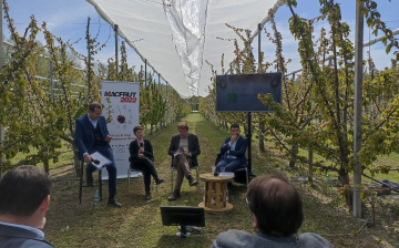 Fra i filari di ciliegi di Vignola per il lancio di MACFRUT 2022